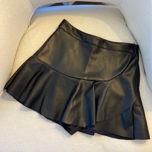 Do+Be small faux leather skort